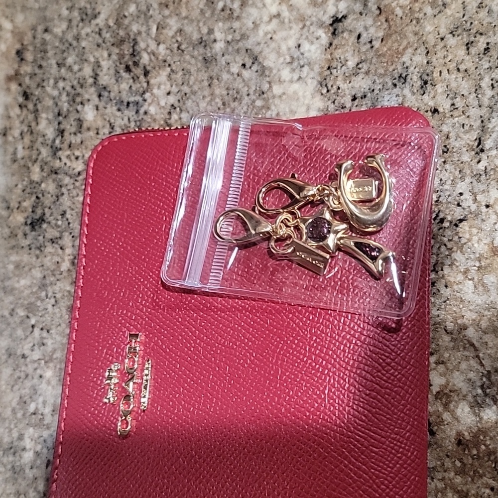 COACH NWOT  Red Wristlet and Charm Set & comes with bow - Picture 3 of 3